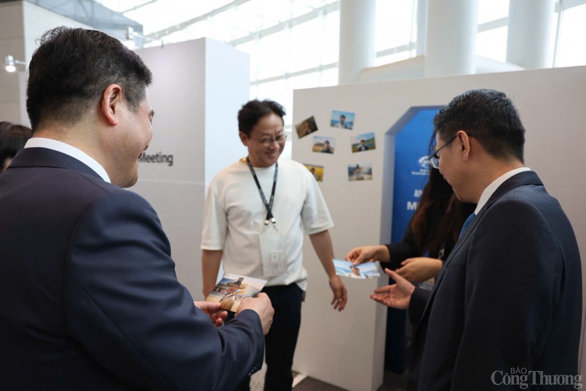 Chùm ảnh: Bộ trưởng Nguyễn Hồng Diên chia sẻ APEC 2025