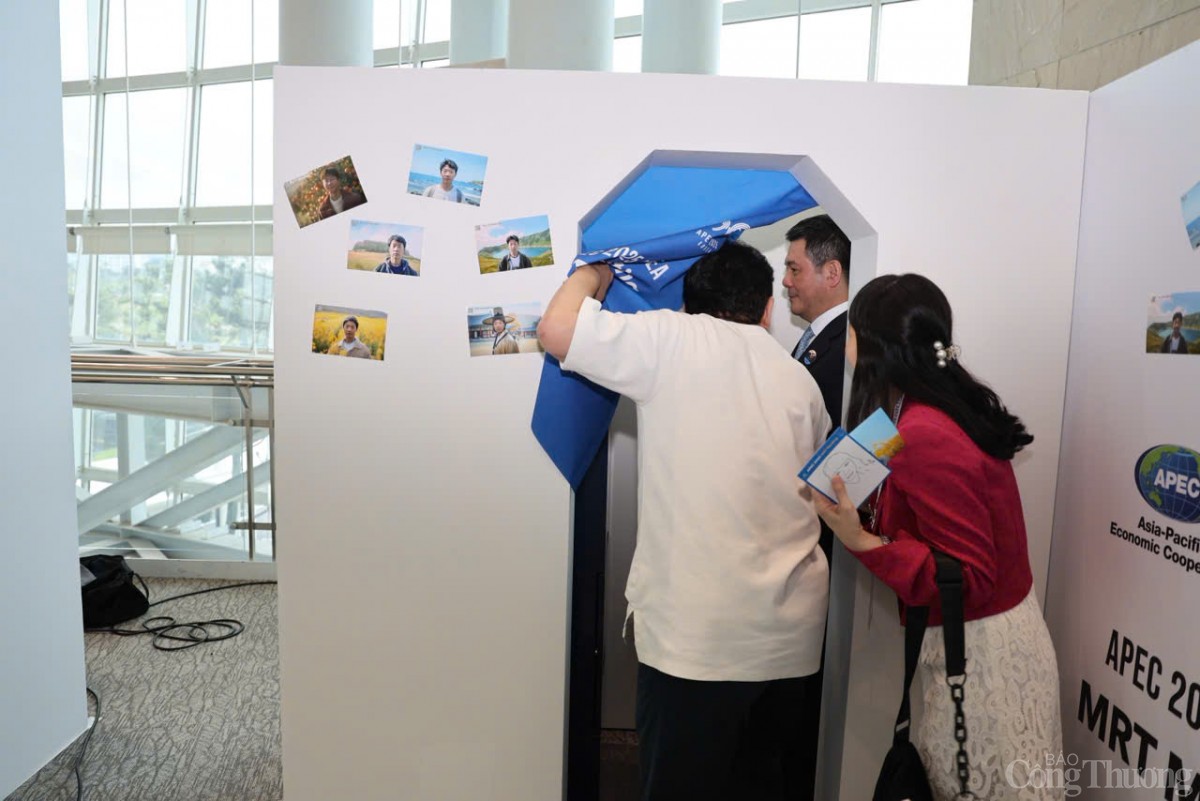 Chùm ảnh: Bộ trưởng Nguyễn Hồng Diên chia sẻ APEC 2025