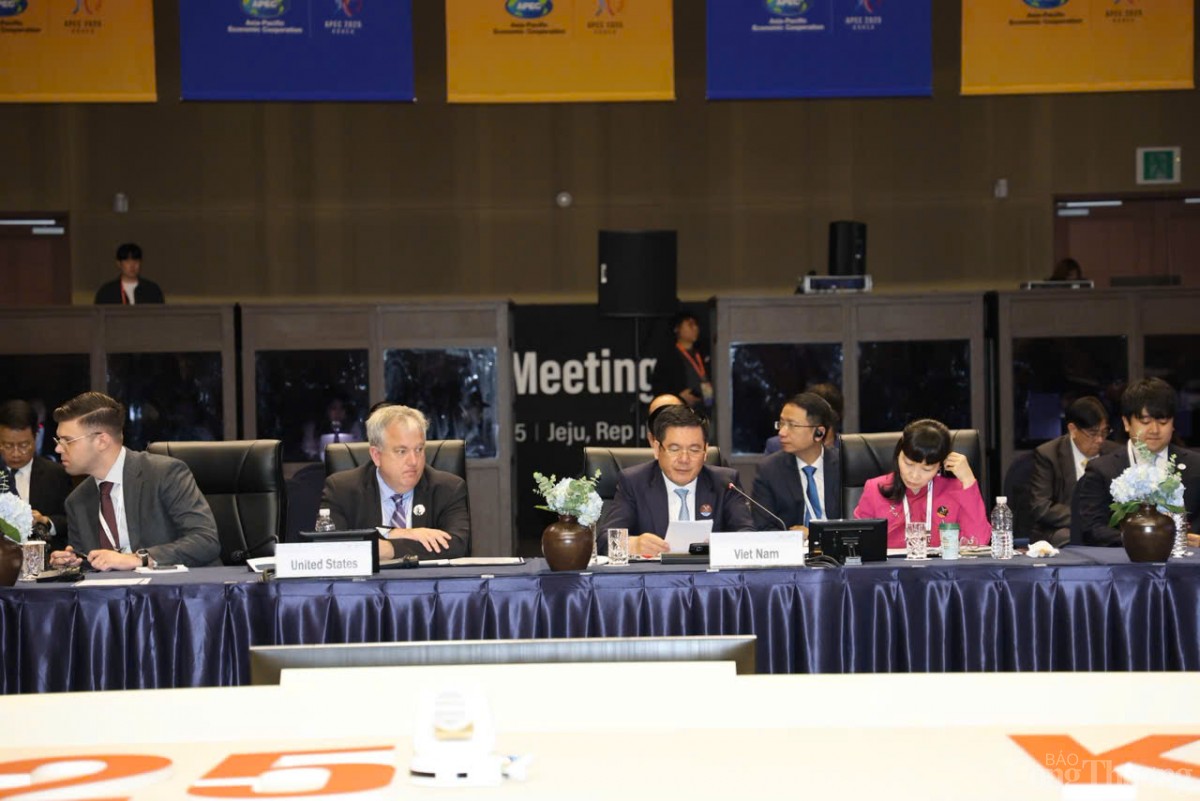 Chùm ảnh: Bộ trưởng Nguyễn Hồng Diên chia sẻ APEC 2025