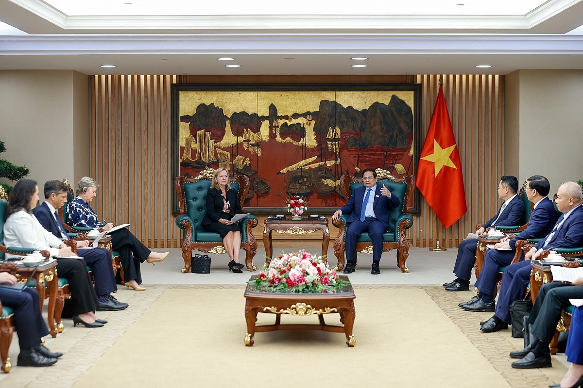 Nhất trí với những nội dung mà Thủ tướng đề cập, cũng là những nội dung được WB rất quan tâm, bà Mariam J. Sherman thống nhất với những ưu tiên của Chính phủ Việt Nam, cho biết sẽ báo cáo lên Chủ tịch WB các ý kiến này, đặc biệt là phát triển hạ tầng chiến lược, hỗ trợ khu vực tư nhân…. Ảnh: VGP/Nhật Bắc