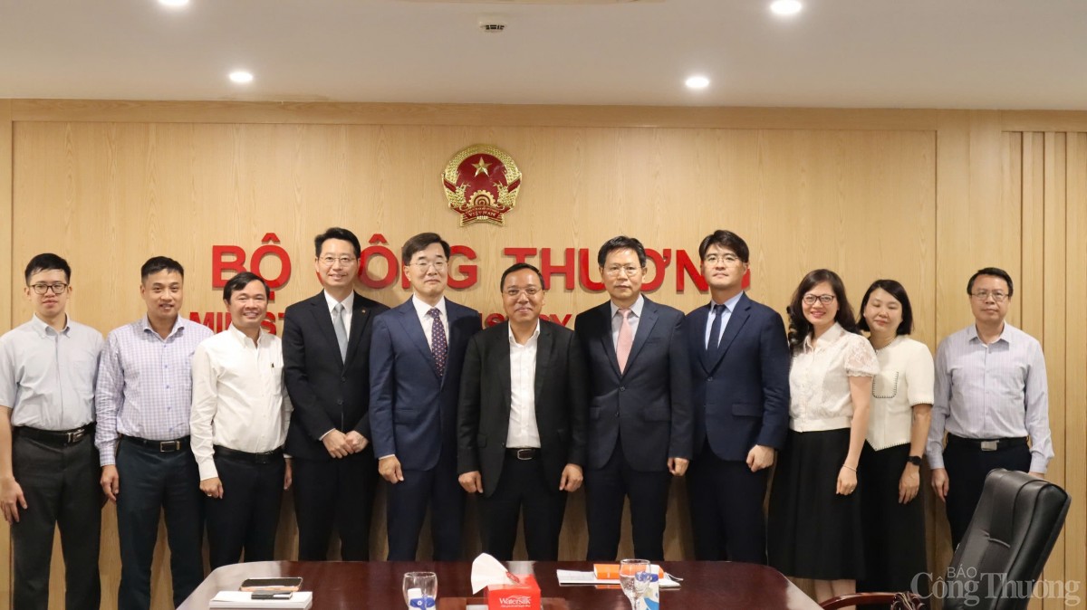 Thứ trưởng Bộ Công Thương Nguyễn Hoàng Long làm việc với Tập đoàn Hanwha Energy Corporation Thứ trưởng Bộ Công Thương Nguyễn Hoàng Long làm việc với Tập đoàn Hanwha Energy Corporation