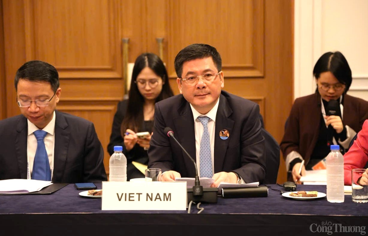 Chùm ảnh: Bộ trưởng Nguyễn Hồng Diên chia sẻ APEC 2025