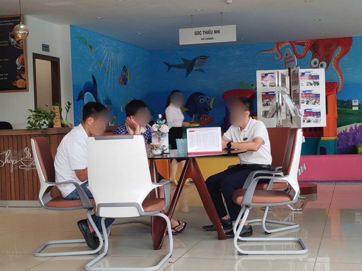 'Phí ngoài luồng' mua bán ô tô: Luật ngầm bất thành văn