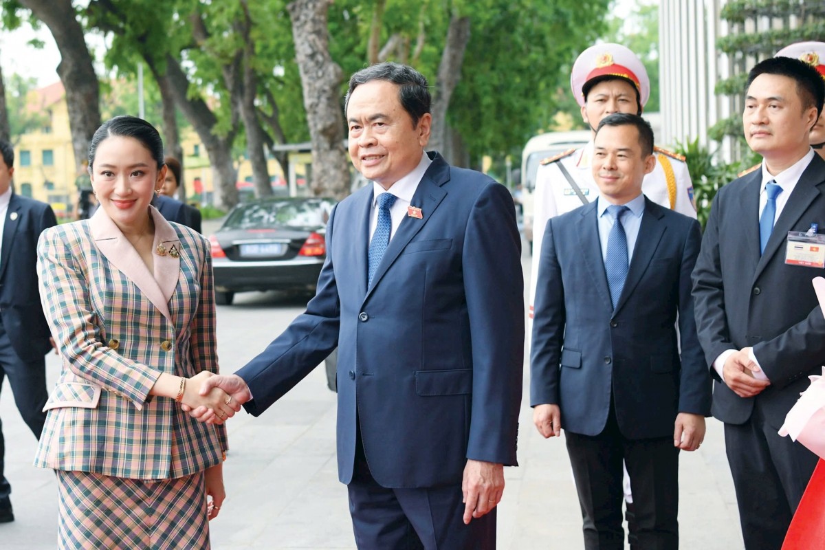 Chủ tịch Quốc hội Trần Thanh Mẫn đón Thủ tướng Vương quốc Thái Lan Paetongtarn Shinawatra. Ảnh: Lâm Hiển