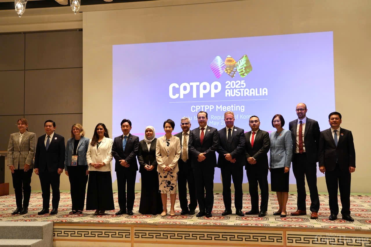 Chùm ảnh: Các hoạt động của Bộ trưởng Nguyễn Hồng Diên tại Hội nghị Bộ trưởng Thương mại APEC 2025