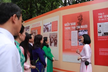 Giới thiệu 300 tư liệu quý về Chủ tịch Hồ Chí Minh