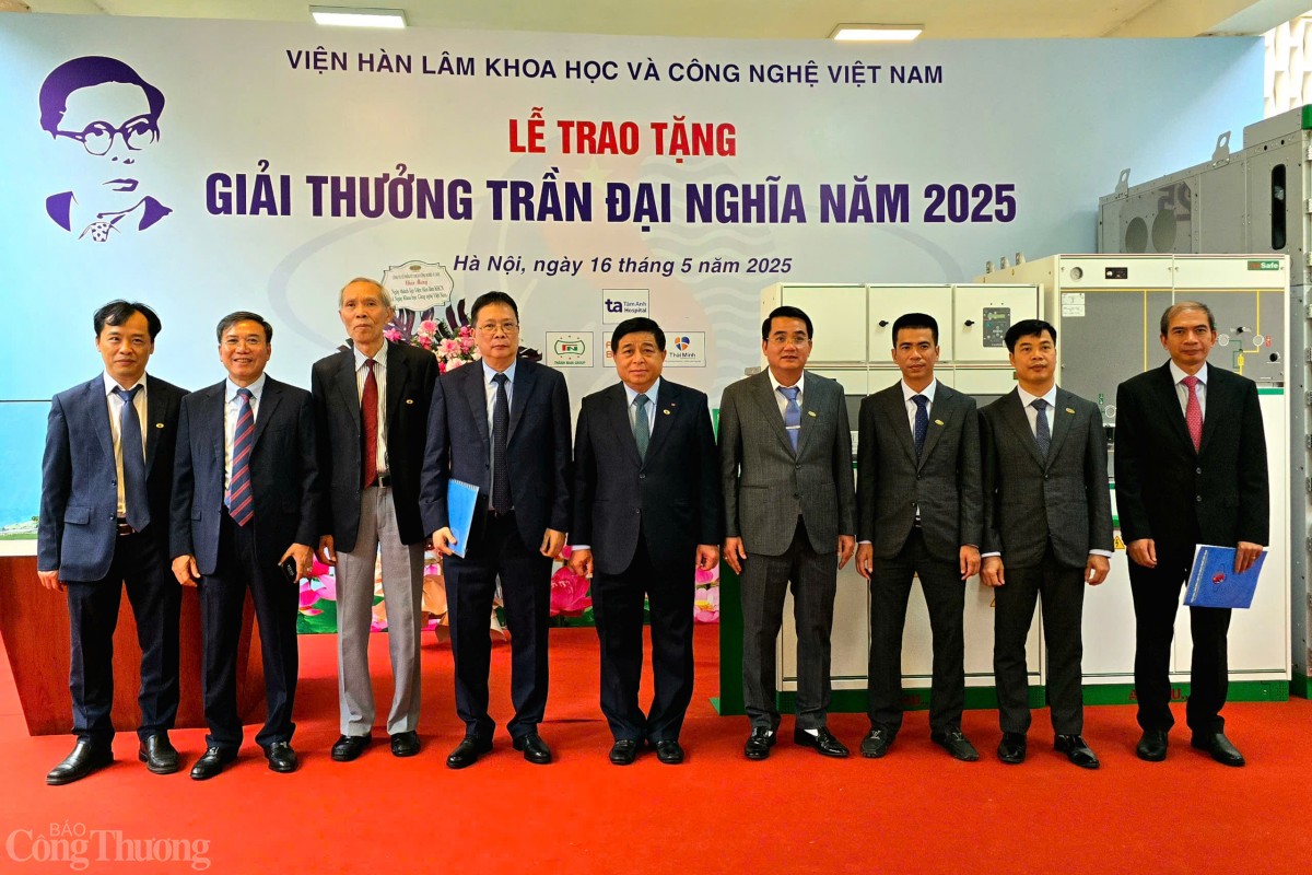 Chụp ảnh lưu biệm