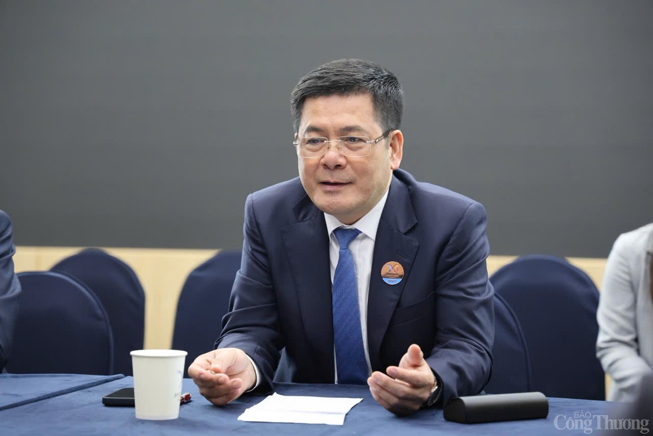 Chùm ảnh: Các hoạt động của Bộ trưởng Nguyễn Hồng Diên tại Hội nghị Bộ trưởng Thương mại APEC 2025