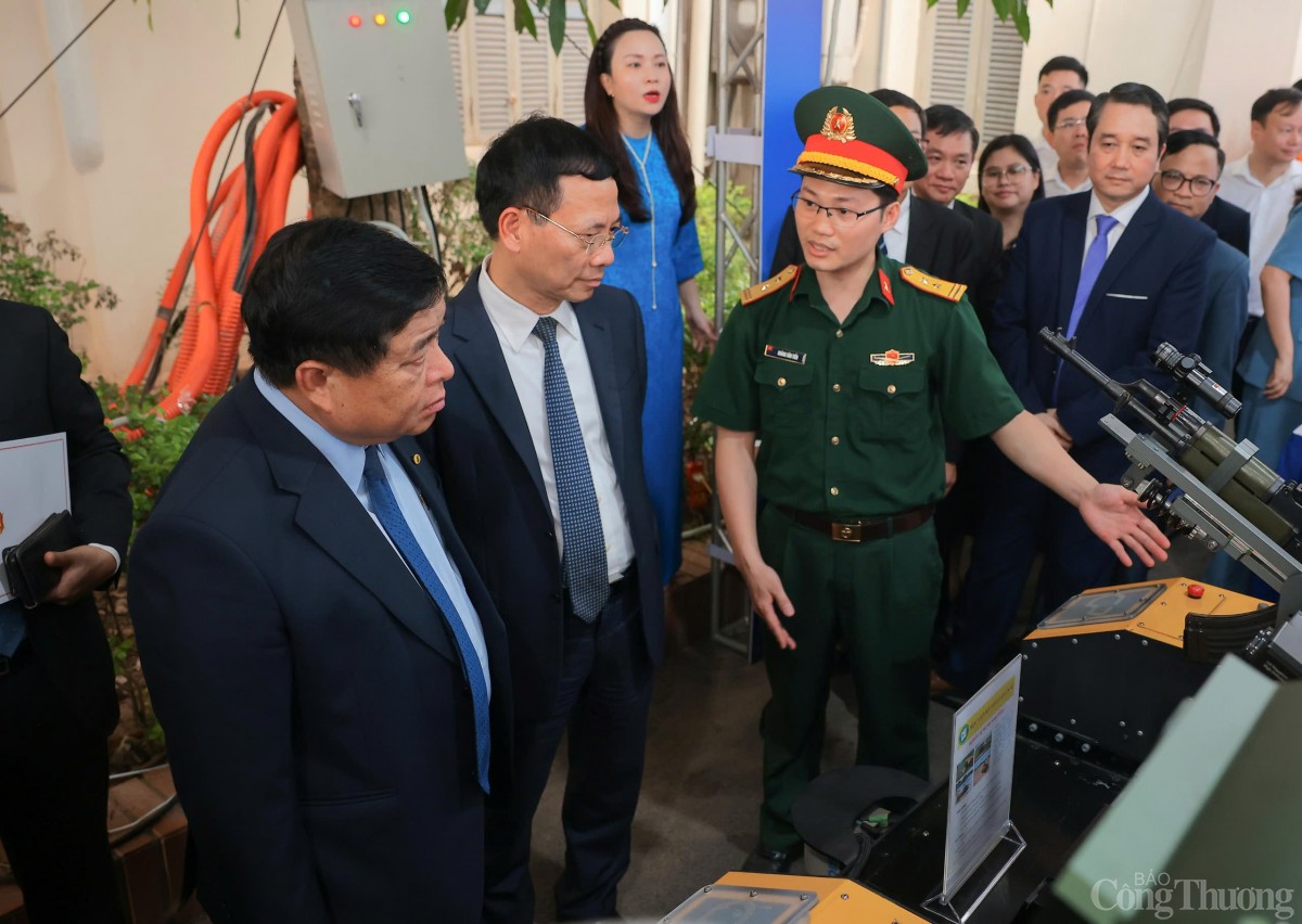 Phó Thủ tướng Chính phủ Nguyễn Chí Dũng Phó Thủ tướng Chính phủ Nguyễn Chí Dũng