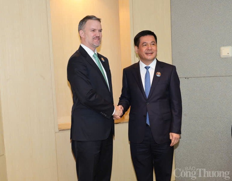 Bộ trưởng Nguyễn Hồng Diên họp song phương với Đại diện HoaKỳ Bộ trưởng Nguyễn Hồng Diên họp song phương với Đại diện HoaKỳ