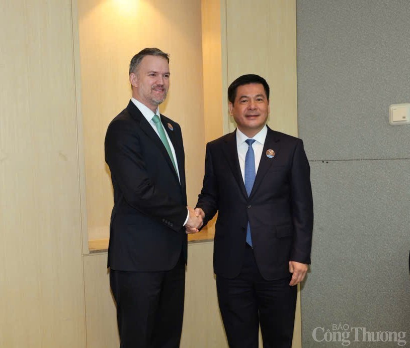 Chùm ảnh: Các hoạt động của Bộ trưởng Nguyễn Hồng Diên tại Hội nghị Bộ trưởng Thương mại APEC 2025