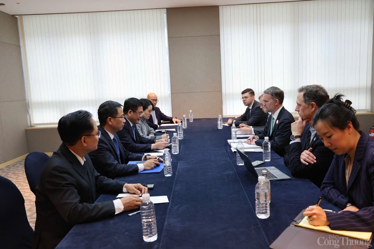 Chùm ảnh: Các hoạt động của Bộ trưởng Nguyễn Hồng Diên tại Hội nghị Bộ trưởng Thương mại APEC 2025