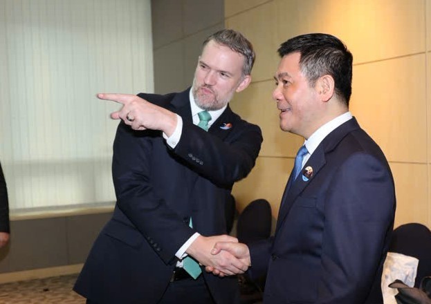 Bộ trưởng Nguyễn Hồng Diên họp song phương với Đại diện HoaKỳ Bộ trưởng Nguyễn Hồng Diên họp song phương với Đại diện HoaKỳ