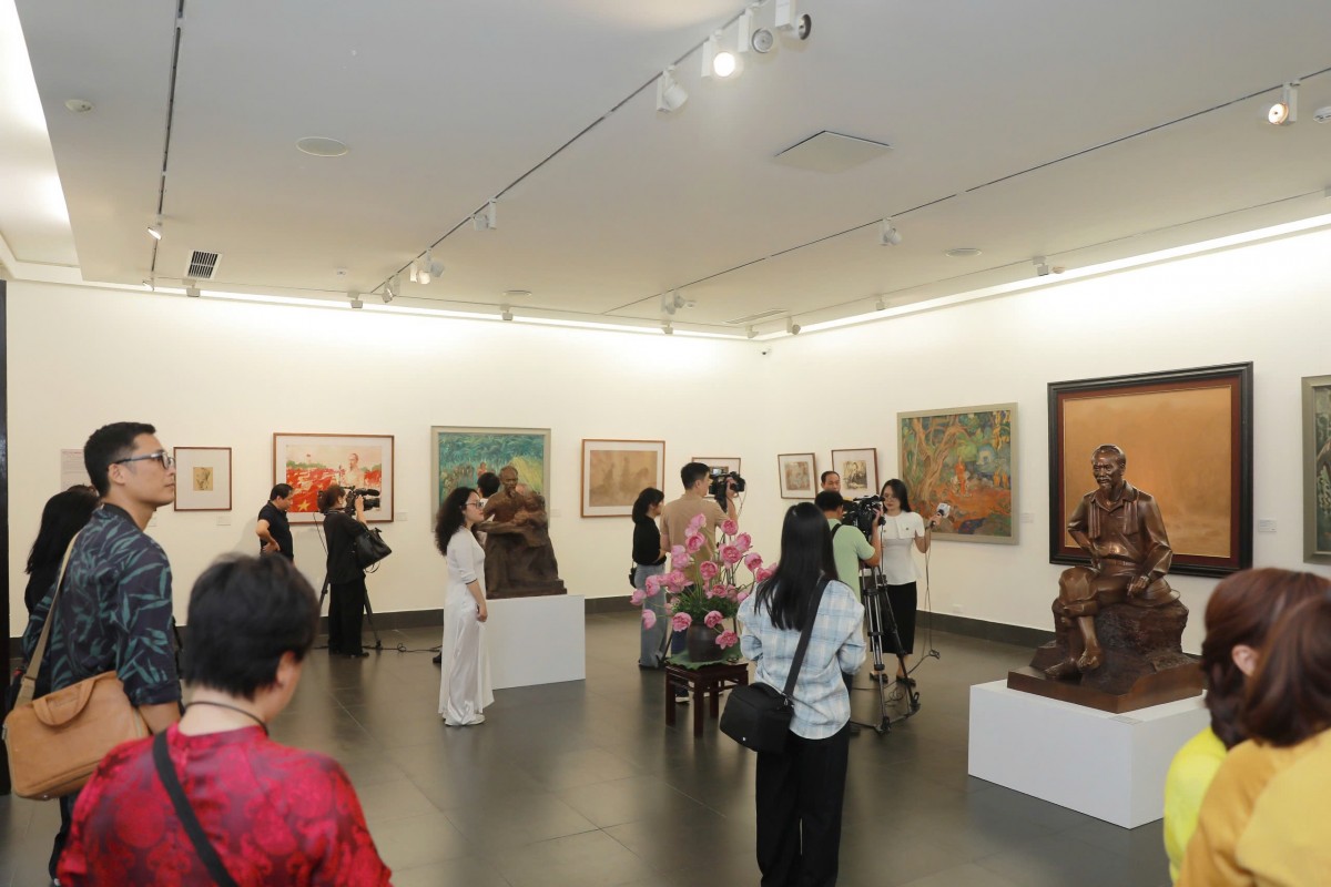 Xúc động hình tượng Bác Hồ trong nghệ thuật tạo hình