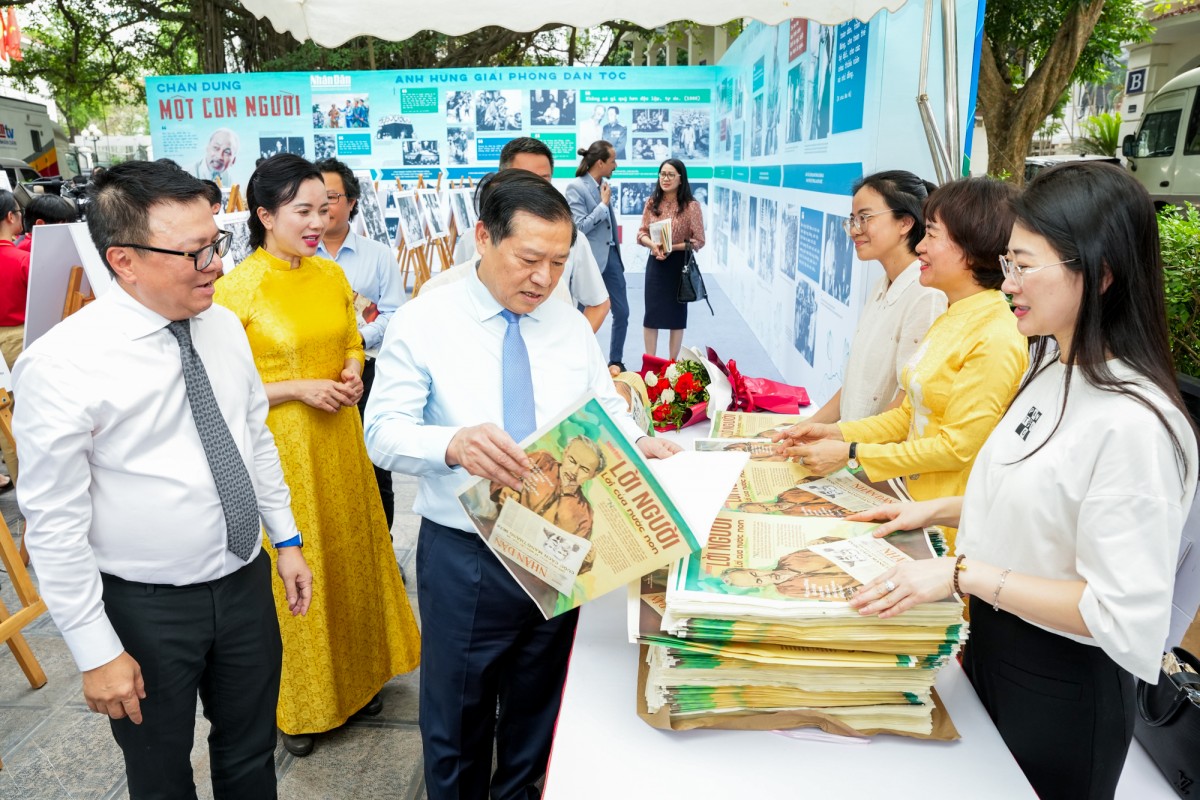 ấn phẩm Nhân Dân Cuối tuần số 1890 