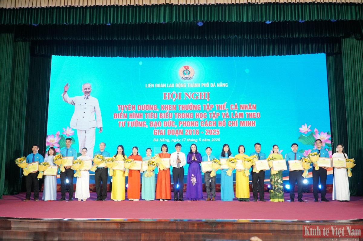 Vinh danh các tập thể công đoàn cơ sở tiêu biểu học tập và làm theo tư tưởng, đạo đức phong cách Chủ tịch Hồ Chí Minh Vinh danh các tập thể công đoàn cơ sở tiêu biểu học tập và làm theo tư tưởng, đạo đức phong cách Chủ tịch Hồ Chí Minh