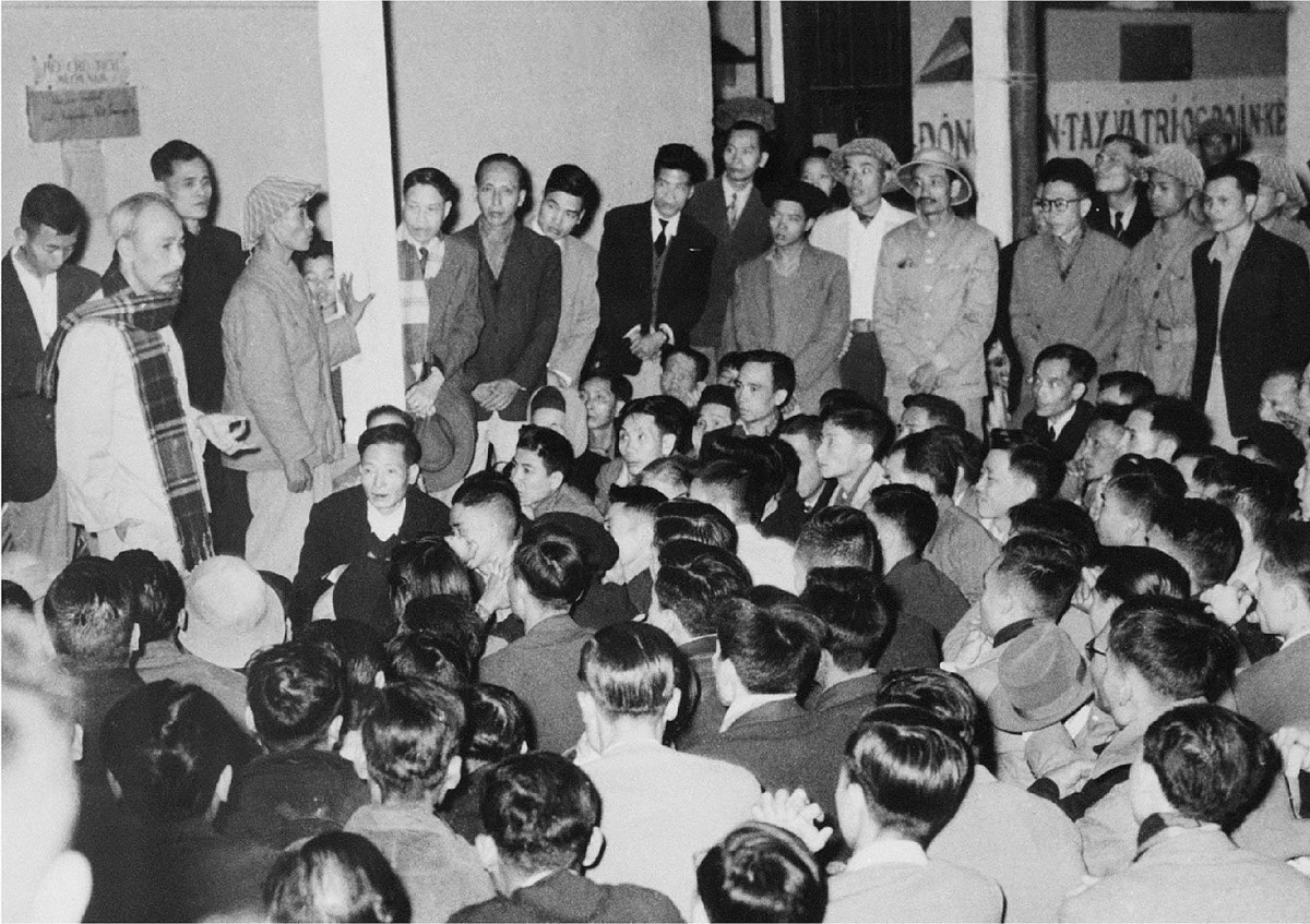 Bác vẫn cùng chúng cháu hành quân