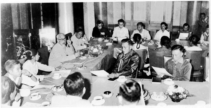 Bác vẫn cùng chúng cháu hành quân