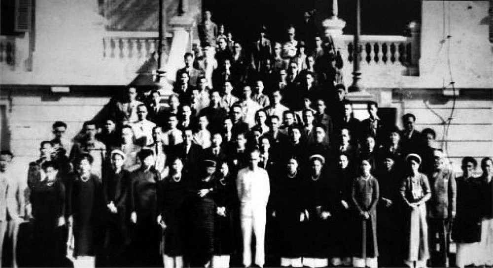 Bác vẫn cùng chúng cháu hành quân