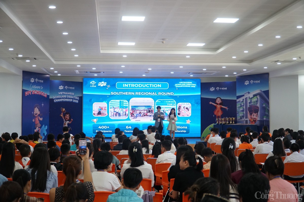 Hàng trăm học sinh khu vực miền Trung tranh tài hùng biện hiểu biết về trí tuệ nhân tạo, văn hóa đồng bào dân tộc thiểu số... bằng tiếng Anh