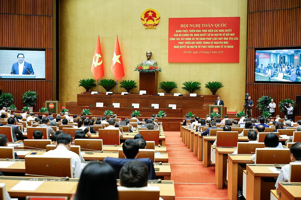 Thủ tướng nêu rõ: KTTN liên tục phát triển, khẳng định vị thế là một động lực quan trọng của nền kinh tế; là kênh huy động hiệu quả các nguồn lực xã hội cho đầu tư phát triển; góp phần quan trọng thúc đẩy tăng trưởng kinh tế, tăng thu ngân sách Nhà nước... Ảnh: VGP/Nhật Bắc