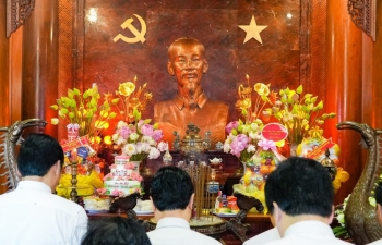 Đoàn đại biểu tỉnh Nghệ An, Thanh Hóa tưởng niệm Chủ tịch Hồ Chí Minh