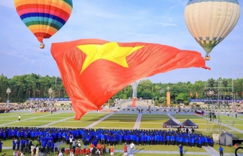 Nghệ An: Đại kỳ tung bay trên Quảng trường Hồ Chí Minh