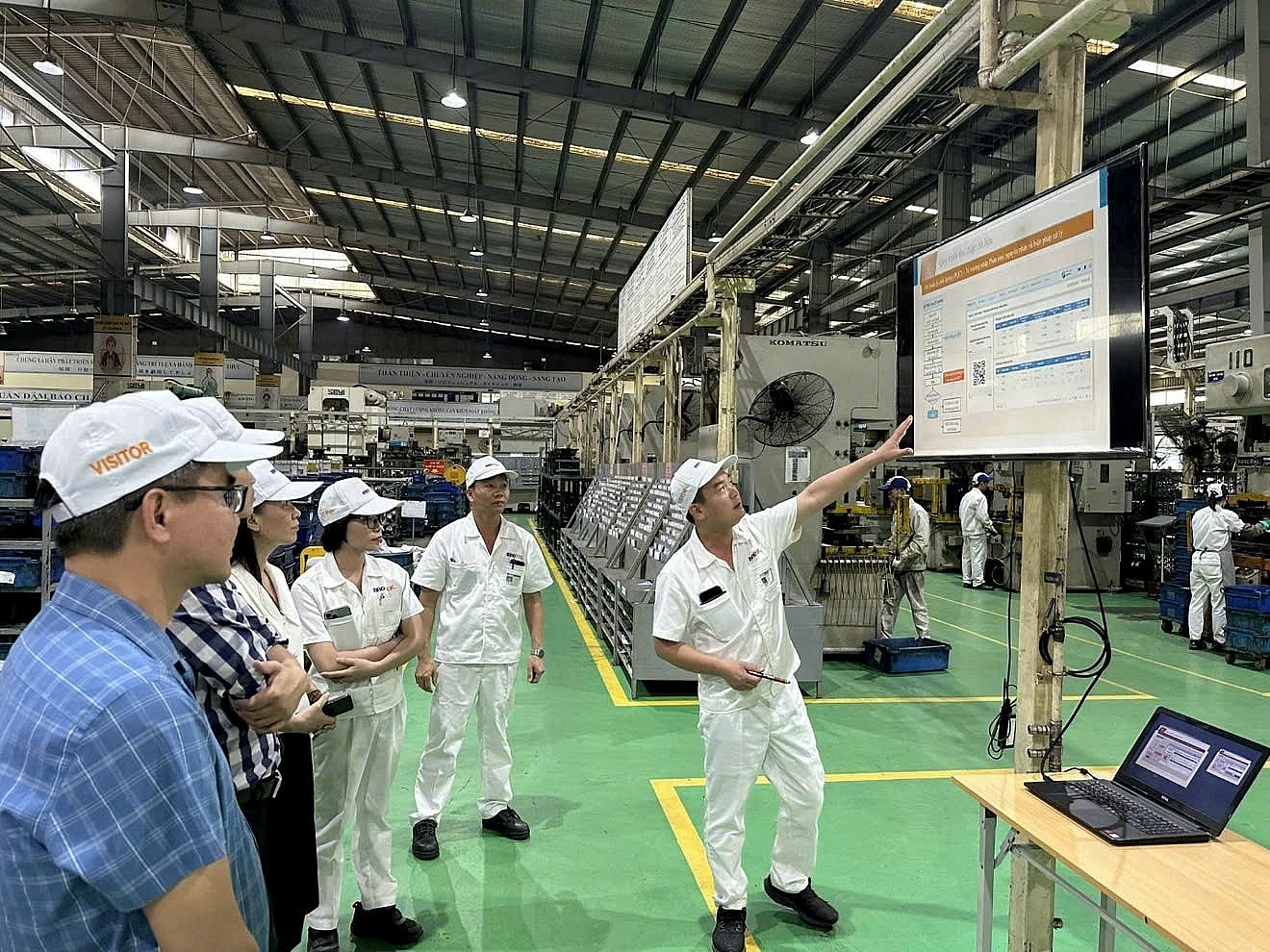 Dự án hỗ trợ phát triển nhà máy thông minh đã mang lại nhiều thay đổi tích cực cho các doanh nghiệp (Ảnh: Samsung Việt Nam). Dự án hỗ trợ phát triển nhà máy thông minh đã mang lại nhiều thay đổi tích cực cho các doanh nghiệp (Ảnh: Samsung Việt Nam).