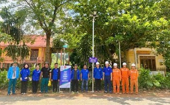 Tuổi trẻ Huế thắp sáng đường biên chào mừng sinh nhật Bác