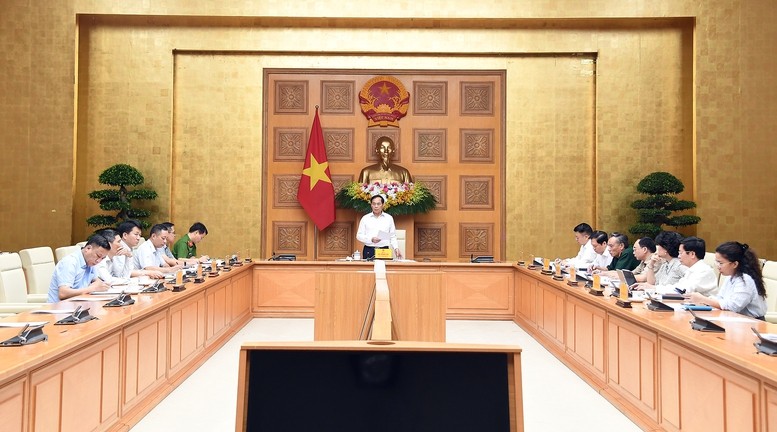 Phó Thủ tướng Bùi Thanh Sơn nhấn mạnh công tác chống buôn lậu, gian lận thương mại, hàng giả, xâm phạm sở hữu trí tuệ là công việc rất quan trọng, mang tính lâu dài, cần được tiến hành thường xuyên, toàn diện, liên tục - Ảnh: VGP/Hải Minh Phó Thủ tướng Bùi Thanh Sơn nhấn mạnh công tác chống buôn lậu, gian lận thương mại, hàng giả, xâm phạm sở hữu trí tuệ là công việc rất quan trọng, mang tính lâu dài, cần được tiến hành thường xuyên, toàn diện, liên tục - Ảnh: VGP/Hải Minh