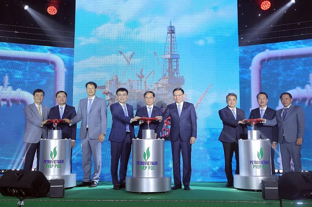 Lãnh đạo Chính phủ, Petrovietnam, PVEP, PVEP POC thực hiện nghi thức đón dòng dầu thương mại đầu tiên từ dự án phát triển mỏ Đại Hùng giai đoạn 3
