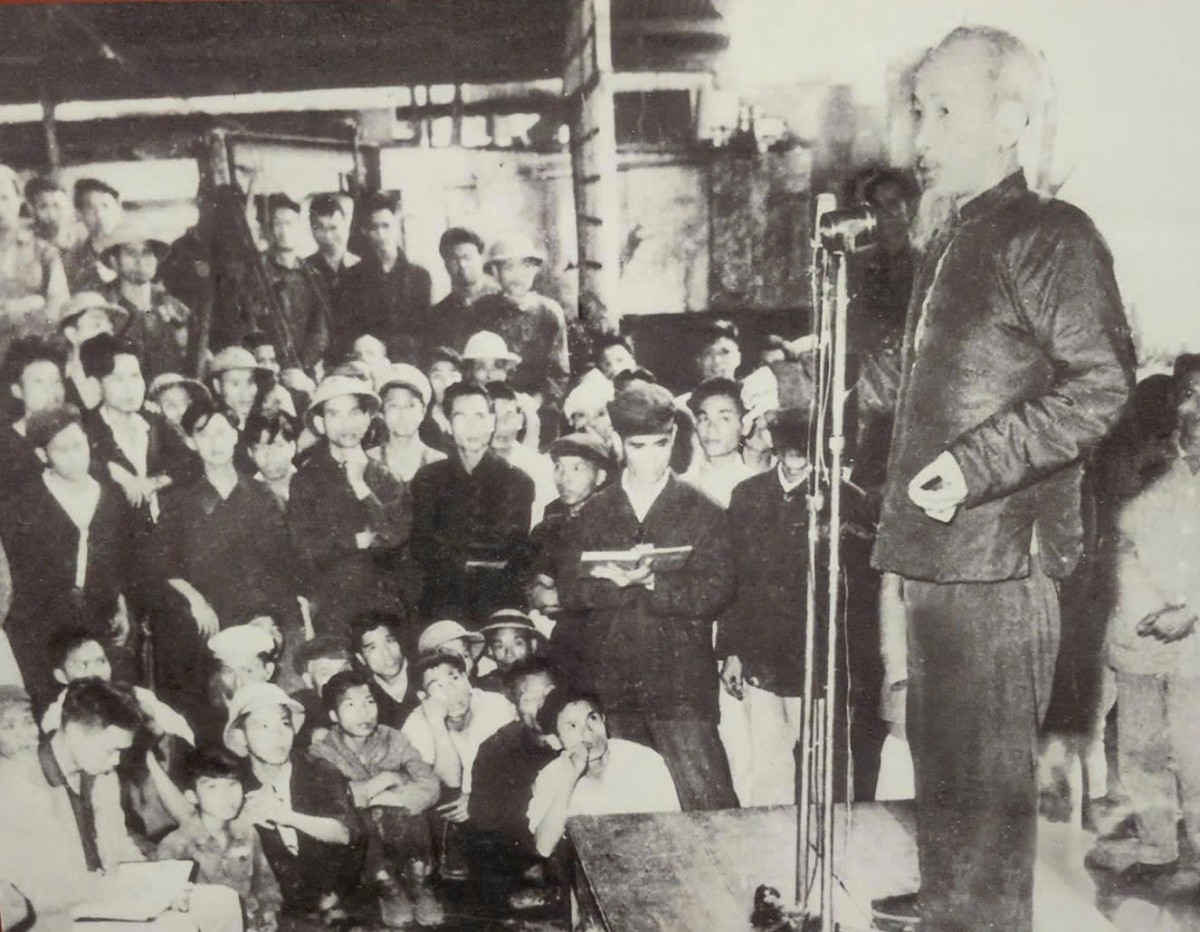 Dấu chân Bác Hồ những lần về thăm thành phố Cảnh Dấu chân Bác Hồ những lần về thăm thành phố Cảnh