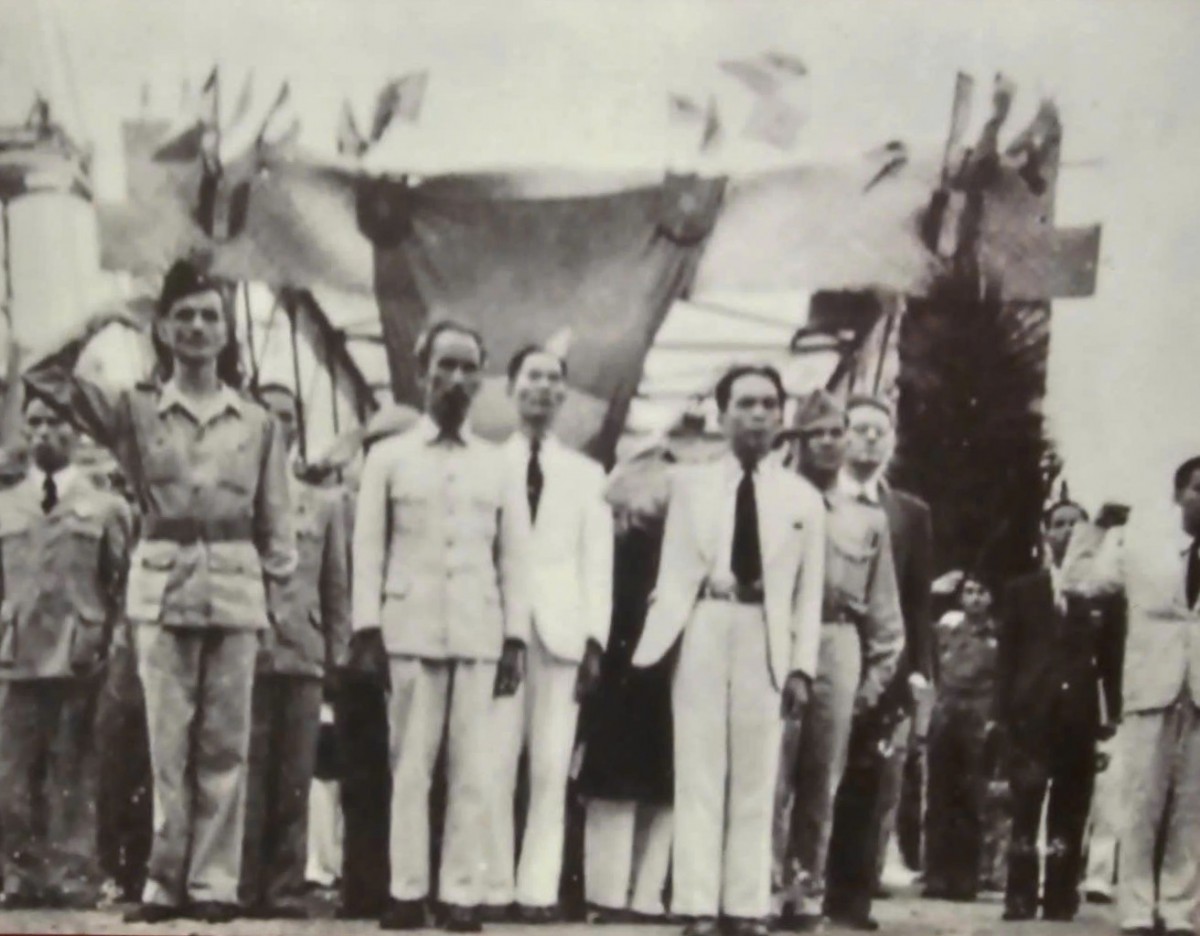 Dấu chân Bác Hồ những lần về thăm thành phố Cảnh Dấu chân Bác Hồ những lần về thăm thành phố Cảnh