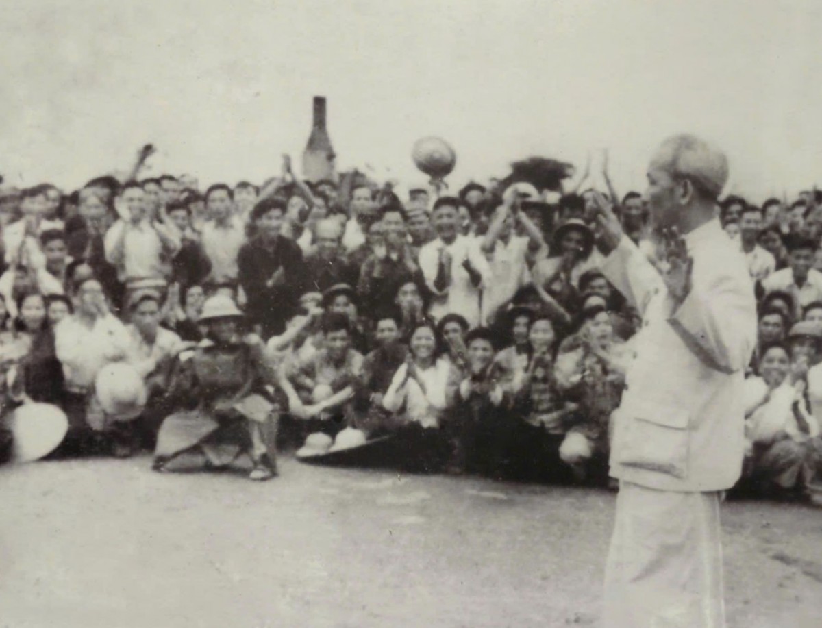 Dấu chân Bác Hồ những lần về thăm thành phố Cảnh Dấu chân Bác Hồ những lần về thăm thành phố Cảnh