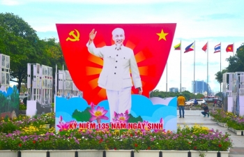 Nhiều tuyến phố TP. Hồ Chí Minh ngập tràn triển lãm ảnh Bác Hồ