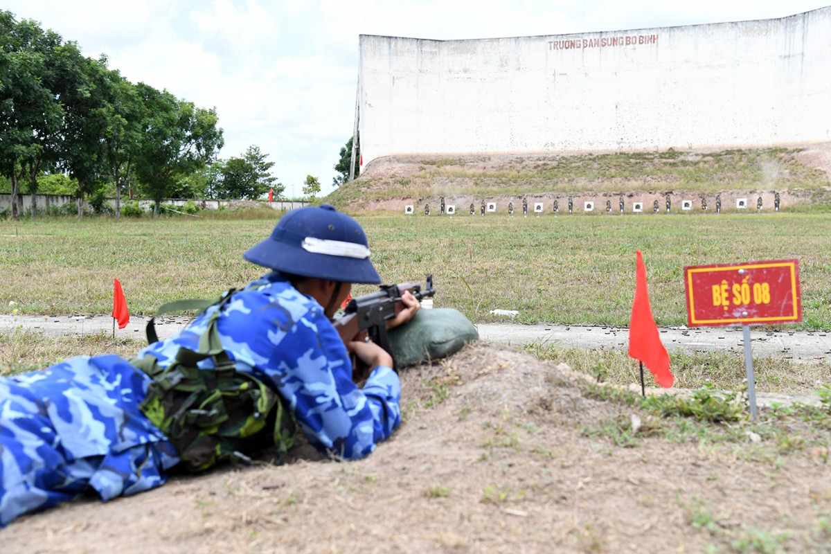 Bài bắn AK được thực hiện ở cả 3 tư thế đứng, quỳ và nằm bắn đều được các chiến sĩ thực hiện đúng quy trình