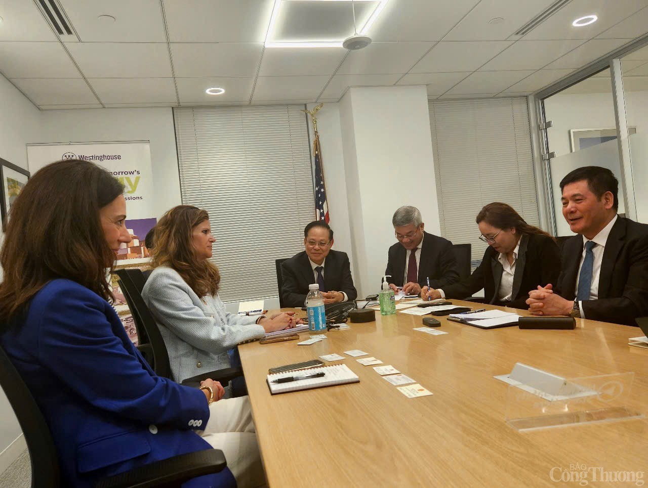 Bộ trưởng Nguyễn Hồng Diên làm việc với Tập đoàn Westinghouse HoaKỳ Bộ trưởng Nguyễn Hồng Diên làm việc với Tập đoàn Westinghouse HoaKỳ