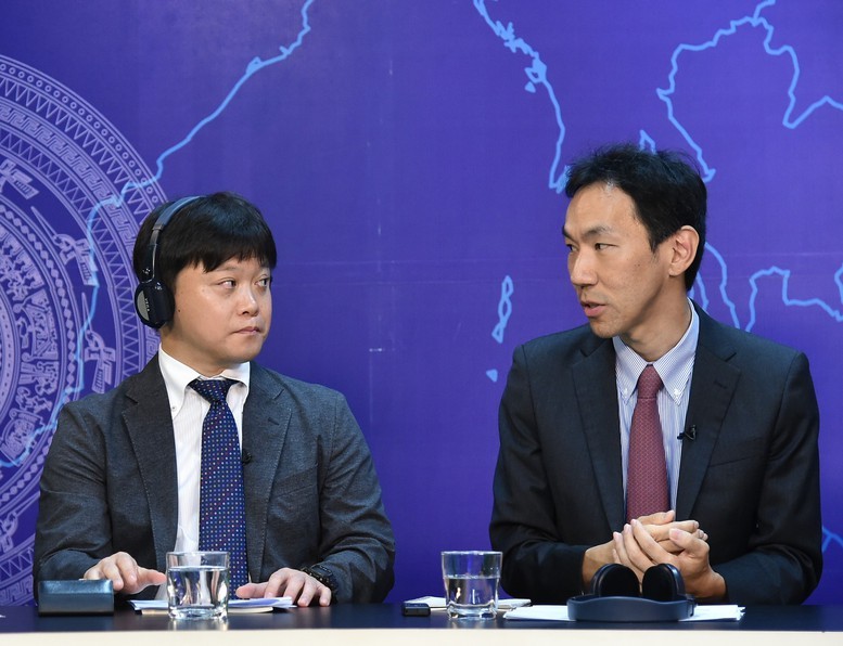 Ông Fukuda Chihiro, Phó Trưởng Đại diện JICA tại Việt Nam và ông Satoru Horiuchi, Tổng giám đốc Công ty Tokyo Metro Việt Nam - Ảnh: VGP/Dương Tuấn