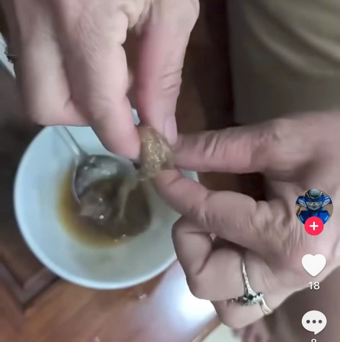 Xôn xao mì chính trộn với nước xáo gà tạo keo sợi Xôn xao mì chính trộn với nước xáo gà tạo keo sợi