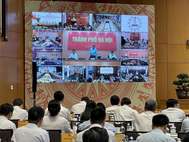 Hội nghị được kết nối trực tuyến từ trụ sở Chính phủ tới UBND các tỉnh, thành phố trực thuộc Trung ương - Ảnh: VGP/Nhật Bắc Hội nghị được kết nối trực tuyến từ trụ sở Chính phủ tới UBND các tỉnh, thành phố trực thuộc Trung ương - Ảnh: VGP/Nhật Bắc