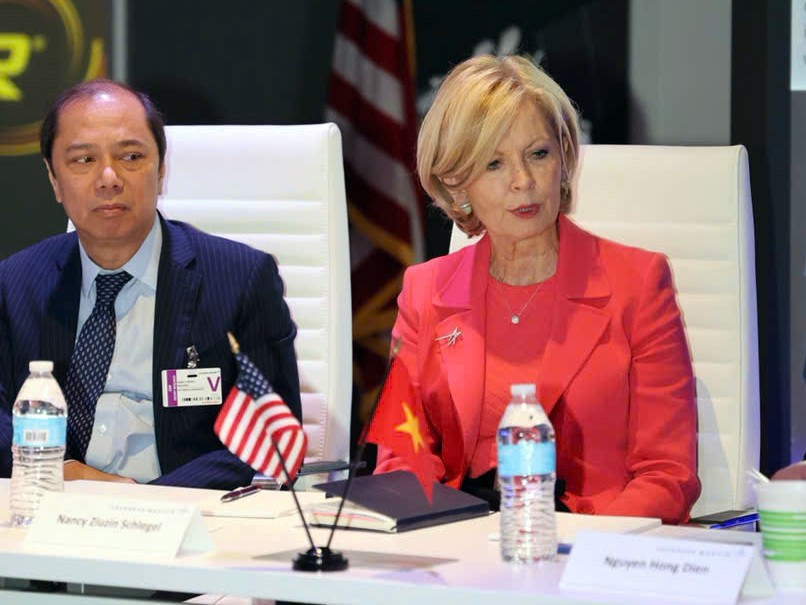 Bộ trưởng Nguyễn Hồng Diên làm việc với Tập đoàn Lockheed Martin