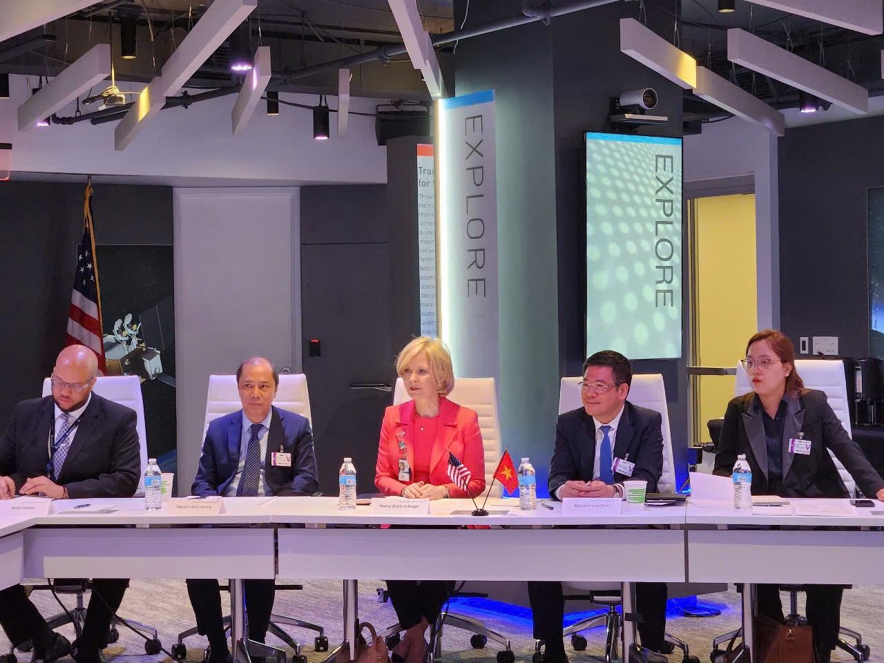 Bộ trưởng Nguyễn Hồng Diên làm việc với Tập đoàn Lockheed Martin