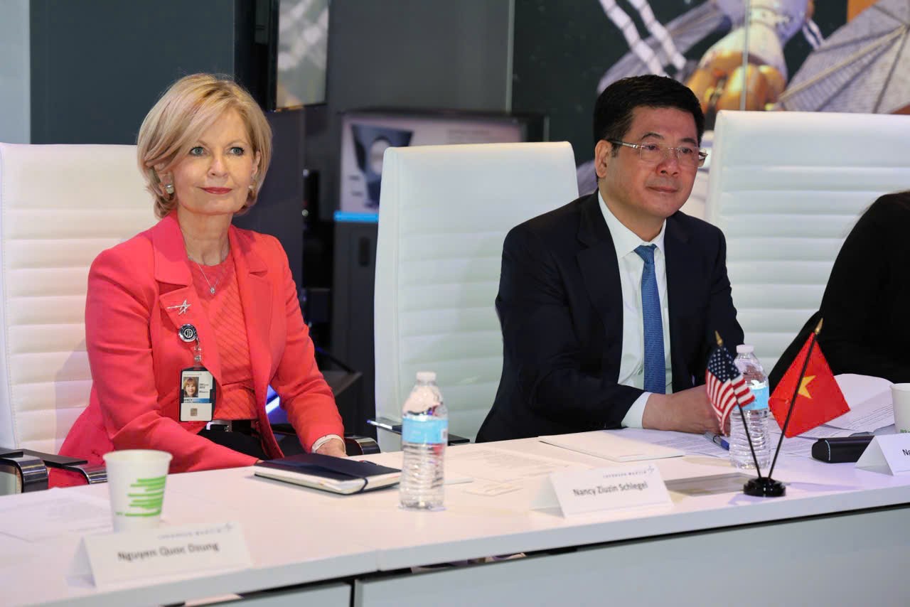 Bộ trưởng Nguyễn Hồng Diên làm việc với Tập đoàn Lockheed Martin