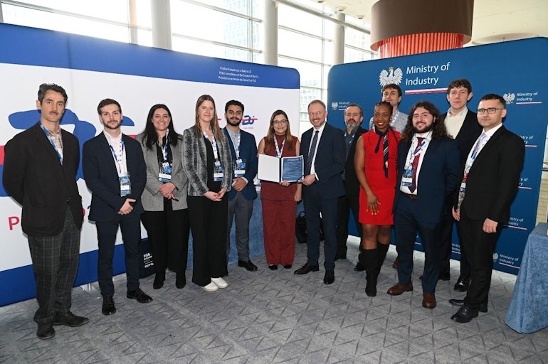 Chuyên gia trẻ châu Âu ủng hộ phát triển điện hạt nhân Chuyên gia trẻ châu Âu ủng hộ phát triển điện hạt nhân