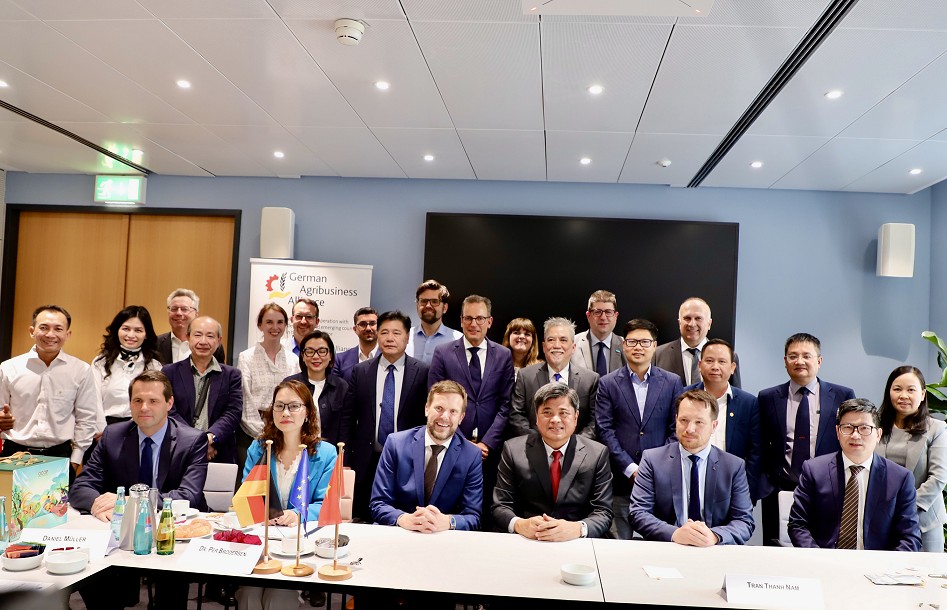 Đoàn tham dự tại Tọa đàm. Ảnh: TVVN tại CHLB Đức