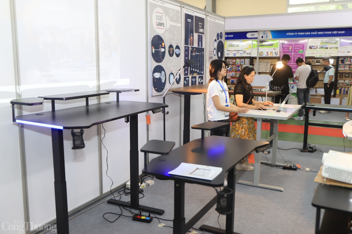 VietOffice 2025 góp mặt nhiều thương hiệu trong và ngoài nước. Ảnh: Hoa Quỳnh