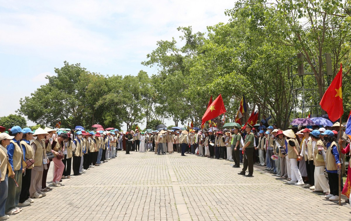 Cung rước Xá lợi đức Phật về Chùa Bái Đính