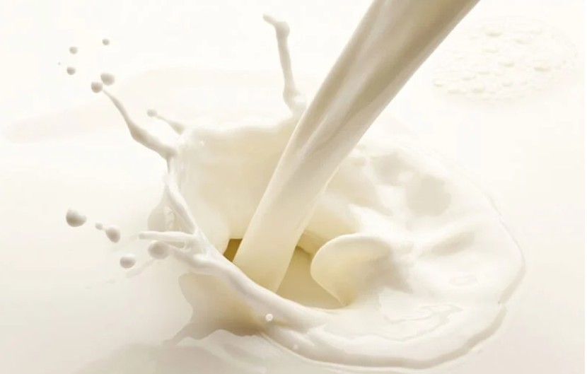 Việt Nam chi bao nhiều tiền mua sữa ngoại trong 4 tháng/2025?