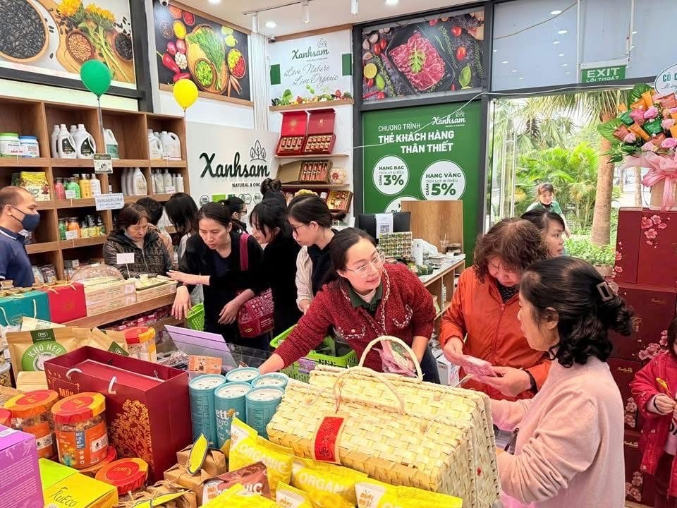 Thị trường thực phẩm hữu cơ tại Việt Nam đang phát triển mạnh, bất chấp giá cao. Ảnh: Nguyễn Thanh Thị trường thực phẩm hữu cơ tại Việt Nam đang phát triển mạnh, bất chấp giá cao. Ảnh: Nguyễn Thanh