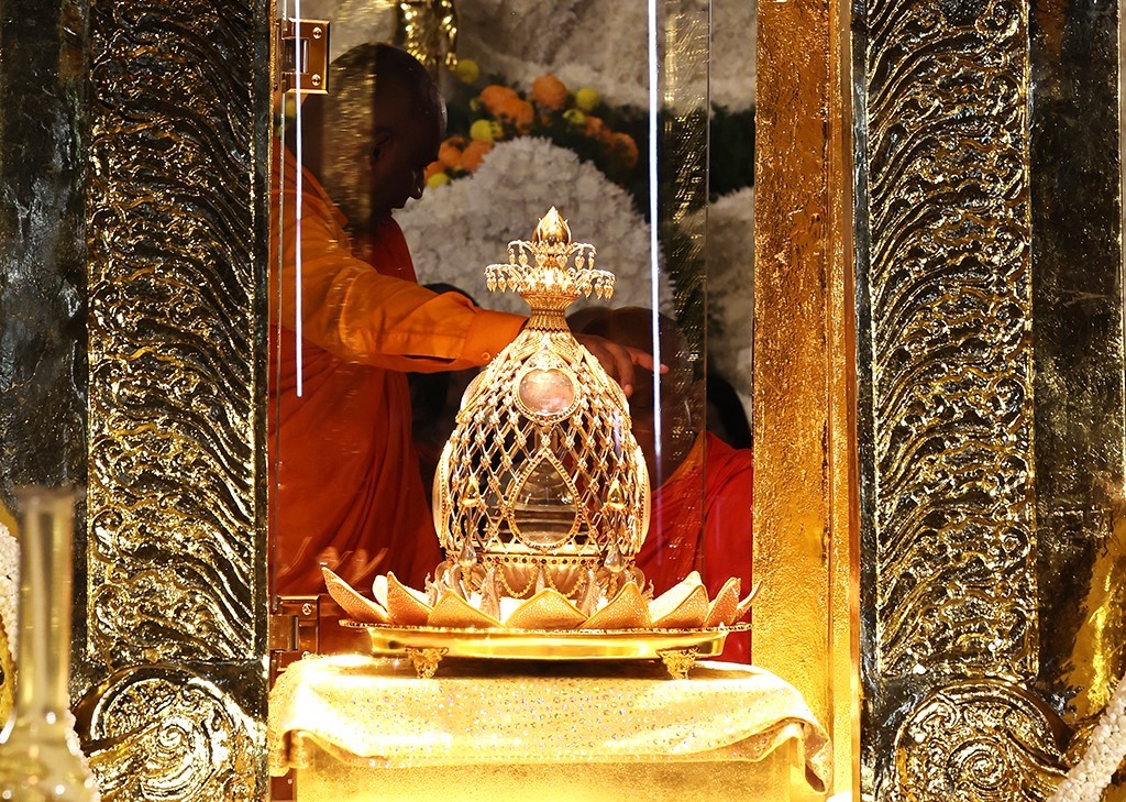 Cung rước Xá lợi đức Phật về Chùa Bái Đính